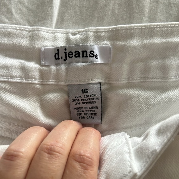 Size 16 D. Jeans never worn - Picture 3 of 5